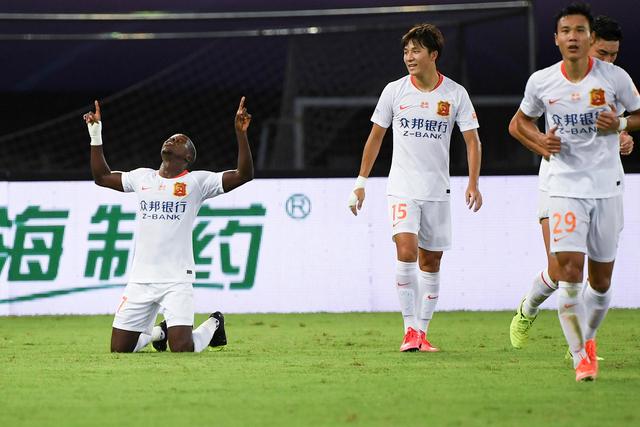 姚明父母现场助阵 苏州肯帝亚赢下关键卡位战